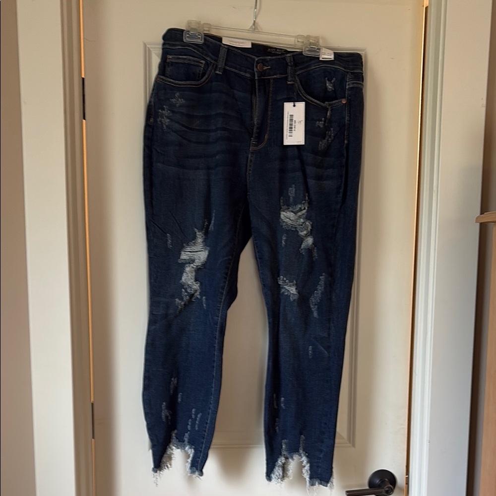 Judy Blue Ankle Cropped Distressed Blue Jeans